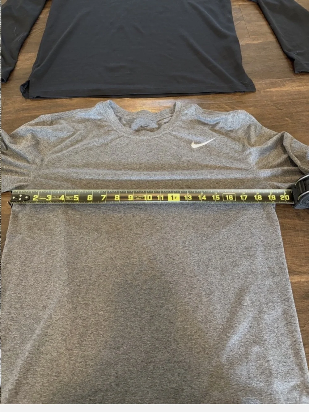 Nike Dri-Fit long sleeve black / gray size Med mens training shirt lot